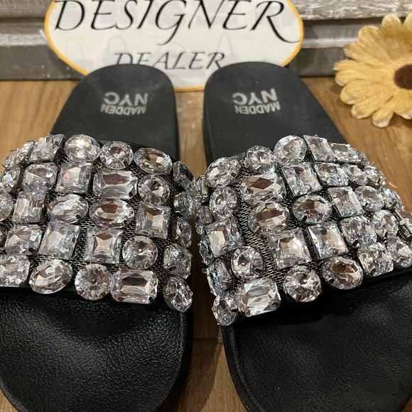 STEVE MADDEN NYC Rhinestone Flip Flops Size 6 Black VGC! - Picture 5 of 7